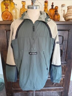 Columbia Lightweight Hooded Windbreaker